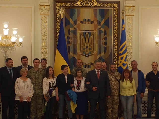 Foto: Savchenko se vrátil na Ukrajinu