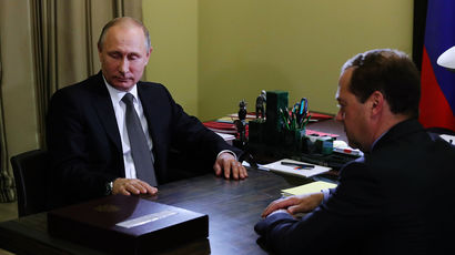 Medveděv Putin představil plán hospodářského rozvoje Ruska za 2017-2025 let
