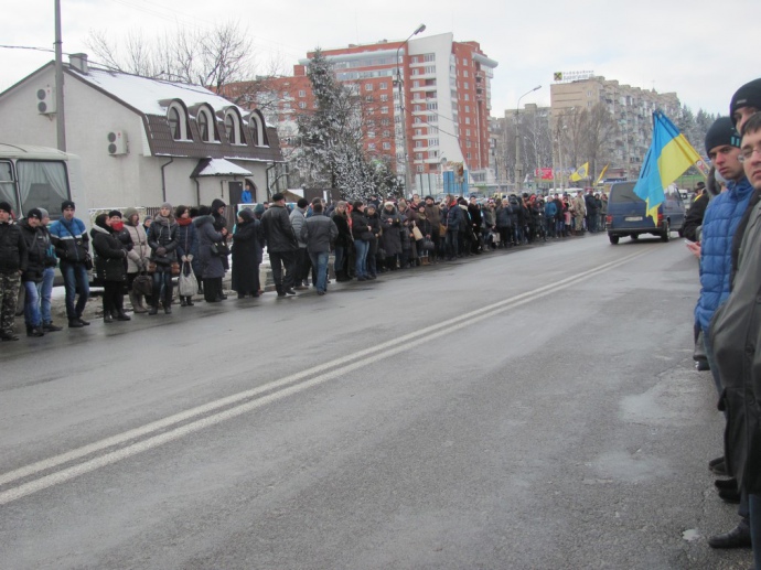 5.12.2015.  Ternopil tělo se setkal 6th praporu vojáků zabitých