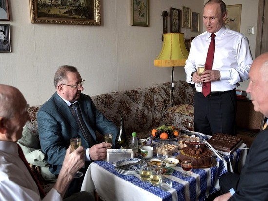 Putin se setkal s jeho šéfem KGB v Drážďanech