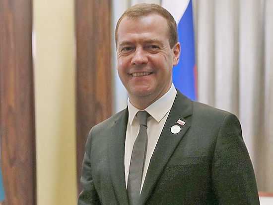 Medveděv: nízké platy učitelů a vysoké bezpečnostní služby nelze srovnávat