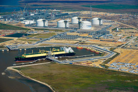 Americká firma Cheniere Energy zvyšuje zahraničí dodávky plynu přes terminál LNG Sabine Pass,