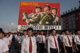 Pracující lidé v Severní Koreji (viz foto) a KLDR armáda připravena poskytnout přísný odmítnutí do amerického imperialismu