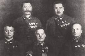 Prvních pět Maršál Sovětského svazu: Semen Budenny, Vasily Blucher, Michail Tuchačevskij, Kliment Voroshilov, Aleksandr Egorov.  Tři z pěti byly zabity a pronásledovány