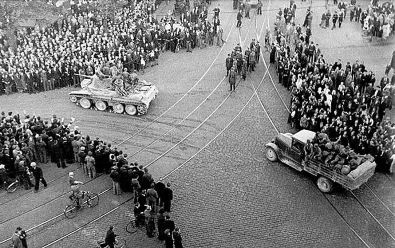 1_content_Riga_1940_Soviet_Army.jpg
