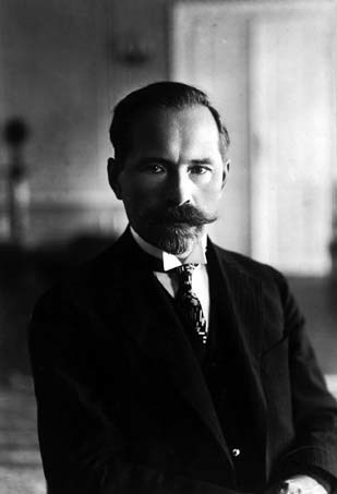 5content_Sennecke_-_Antanas_Smetona__1929.jpg